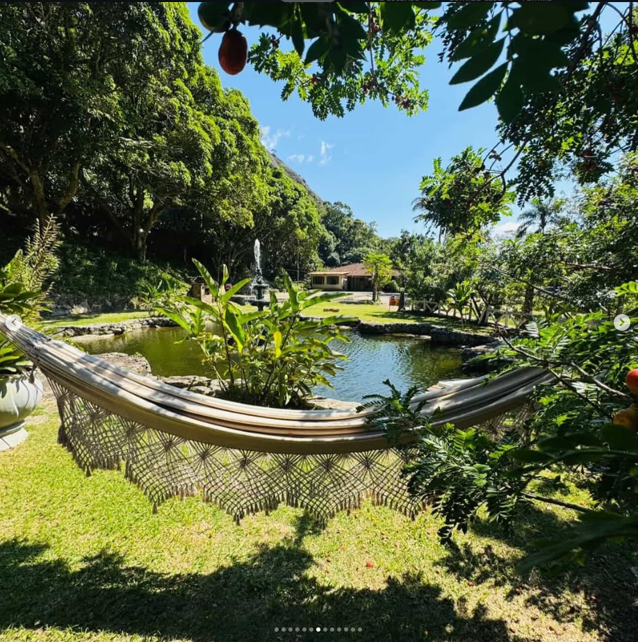 Rede à beira do lago